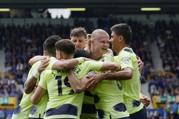 SITI NA KORAK DO TITULE: Mančester PREGAZIO Everton! (VIDEO)