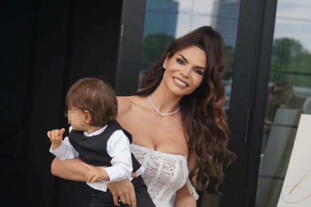 STIŽU RODE! Dejana Živković ponovo TRUDNA, evo koliko dugo je KRILA radosnu vest!