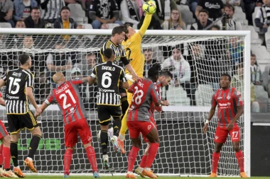 NOVI TRIJUMF JUVENTUSA: Vlahović zamenjen, Kostić presedeo meč na klupi! (VIDEO)