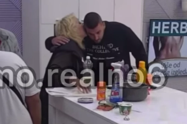 ZOLA DOBIO ŠOK INFORMACIJU IZ SPOLJNOG SVETA: Zadrugarka mu sve šapnula na uvo, on prebledeo! (VIDEO)