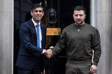 ZELENSKI NASTAVLJA TURNEJU PO EVROPI: Stiže u London na sastanak sa Rišijem Sunakom (FOTO)
