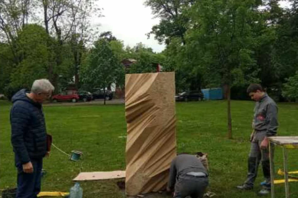 POSTAVLJANJE SKULPTURE: Restauracija "Skulptura 75" Petra Hadži Boškova u Vrnjačkoj banji