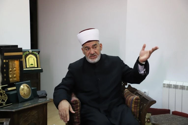 OBJAVIO PRIVATNE SLIKE SA VENČANJA: Svi oduševljeni lepotom supruge muftije Mustafe - poslao joj NAJLEPŠU poruku