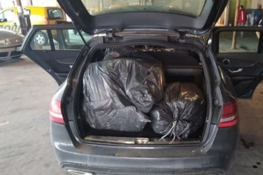 MERCEDES PUN MARIHUANE! U akciji policije zaplenjeno 50 kilograma kanabisa