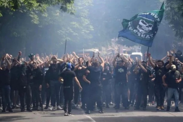 TAURUNUM BOYS vs PLAVA UNIJA: Veliki prestonički derbi posmatran kroz prizmu navijača! (FOTO GALERIJA)