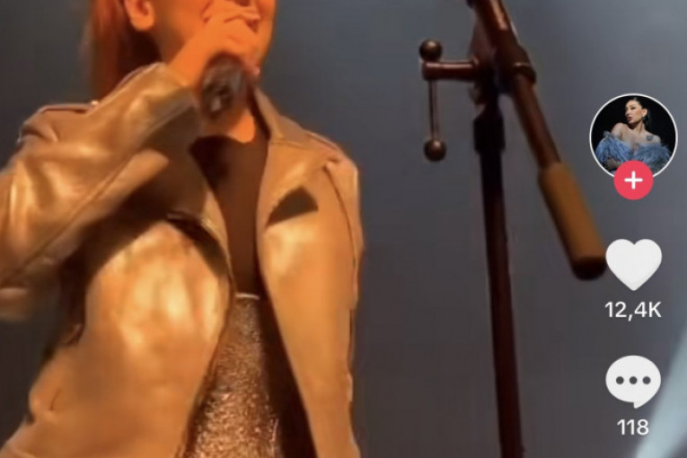 Sanja na nastupu druga slika