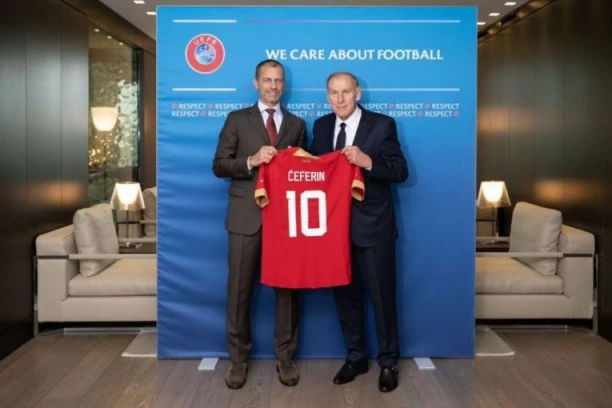 SVEČANO U FSS! Čeferin i Infantino čestitali rođendan Draganu Džajiću!