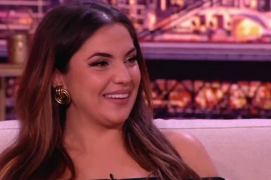 NAŠA PEVAČICA SE OBRATILA ROĐENOM OCU: Jedva je IZVUKAO ŽIVU glavu "Neka te Bog čuva od svakog ZLA"