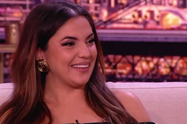 NAŠA PEVAČICA SE OBRATILA ROĐENOM OCU: Jedva je IZVUKAO ŽIVU glavu "Neka te Bog čuva od svakog ZLA"