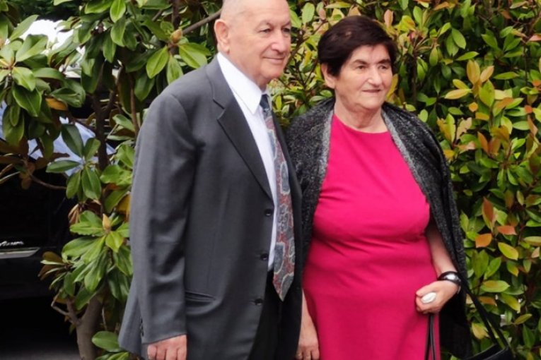 Otac i majka Đanija