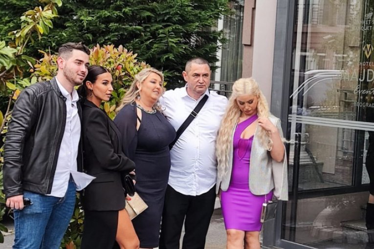 Đanijev brat sa porodicom