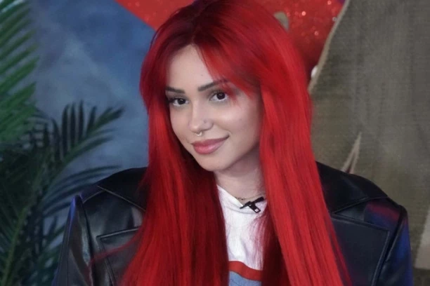 BRESKVICA VIŠE NE LIČI NA SEBE: Šok transformacija napravila pometnju na društvenim mrežama! (FOTO)