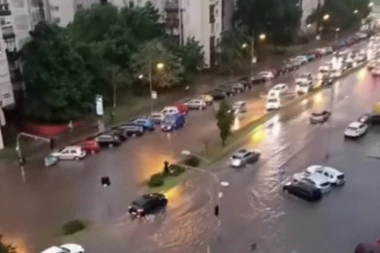 NEVIĐENI POTOP! Nad Čačkom se OTVORILO NEBO i sručilo na ulice - nevreme paralisalo sve!