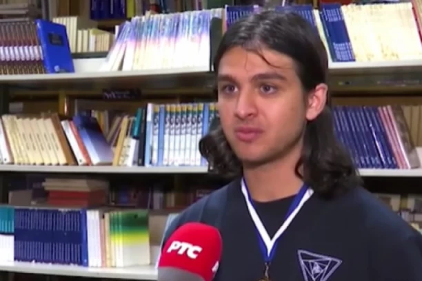 SRBIJO, BUDI PONOSNA! Dimitrije je najbolji filozof na svetu, napisao je ESEJ i počistio pod konkurencijom! (FOTO)