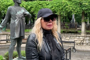 NAŠA PEVAČICA OBOLELA! Najpotresniji detalj iz njenog PORODIČNOG DOMA isplivali na videlo, OVE simptome je zanemarivala!