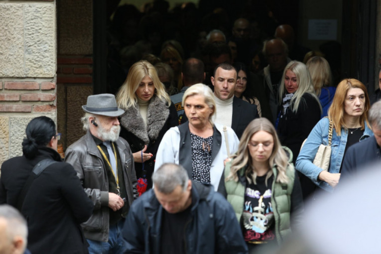  Jovana Tipšin na sahrani Lane Toković