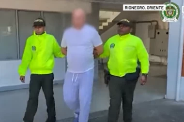 POGLEDAJTE SNIMAK: Ovo je Nikola koji je pobegao policiji na kolumbijskom aerodromu, SLAGAO DA IDE PO VODU (VIDEO)