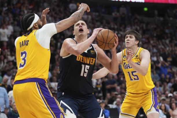 DOMINACIJA! Nikola Jokić IDE PO PRSTEN: Srbin DEMOLIRAO Lejkerse, Denver stigao do OZBILJNE prednosti! (FOTO, VIDEO)