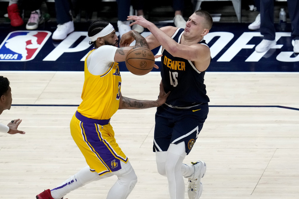 Nikola Jokić protiv Lejkersa