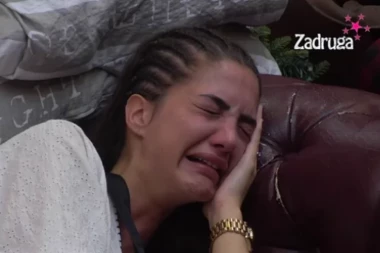 ANĐELA NOSI PORODIČNO PROKLETSTVO, ISPAŠTA GREHE PREDAKA! Tajna spasenja je pod Ostrogom!