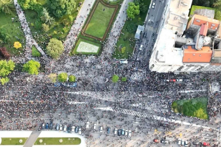 REALNA SLIKA HEJTERSKOG PROTESTA: Pogledajte koliko se ljudi okupilo u Beogradu