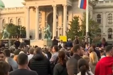 STRAVIČNA PRETNJA SA POLITIČKIH PROTESTA U BEOGRADU: Vučiću se ne piše dobro! (VIDEO)