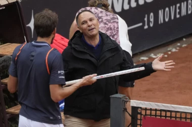 MEDVEDEV K'O ĐOKOVIĆ! Rus VILENEO u Rimu! Prvo se SVAĐAO sa sudijom, pa se OBRATIO publici!