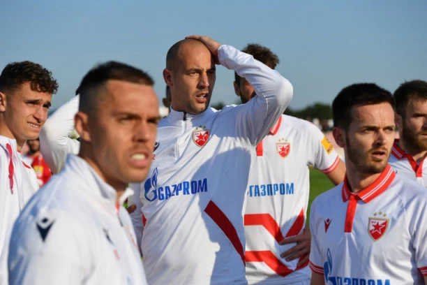 NEVIĐENI SKANDAL U KRAGUJEVCU! Huligani NAPALI Milana Borjana! Kapiten Zvezde dobio UDARAC!