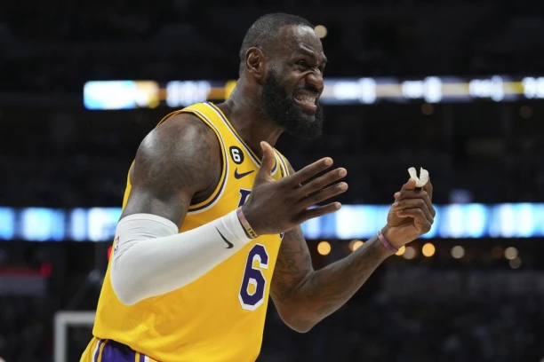 LEBRON PRELOMIO: Džejms otkrio da li ide u penziju!