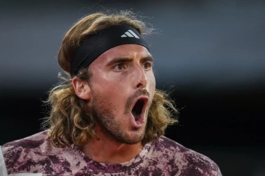 MUK U RIMU - UDARIO NA MAJKU ZBOG RUSIJE: Uvrede, psovke, pa UŽASAN GEST Cicipasa! (FOTO)