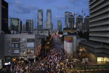 TRAŽE SMENU NETANJAHUA: Haos na ulicama Izraela, više od 100.000 ljudi izašlo na PROTESTE ŠIROM ZEMLJE (VIDEO)