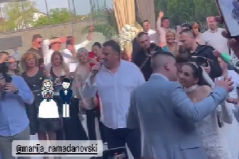 Džejev kum Rule i Mina izvode "Slaviju"