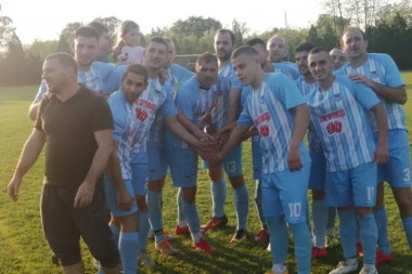 TITULA JE PLAVO-BELA: Šumadinac pobedom u derbiju nad imenjakom iz Stojnika osigurao šampionski pehar četiri kola pre kraja prvenstva!