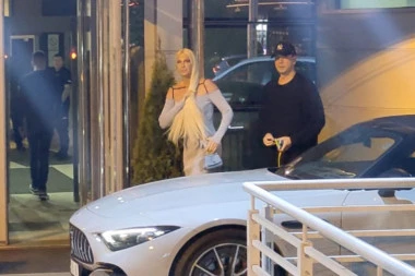 POSLE PET GODINA NA PINKU: Karleuša izletela kao furija iz kola i odmah uletela u zgradu televizije! (FOTO)