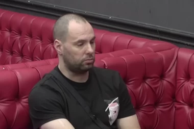 SLAVNIĆ SE ŽESTOKO POSVAĐAO SA ĆERKOM SAROM! Zvezdan očajan, sa knedlom u grlu progovorio o naslednici: Ogrešio sam se o nju!