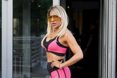 VRUĆE PAPARACO FOTKE JOVANE JEREMIĆ: Evo zašto je ceo Beograd gledao u njenom pravcu!