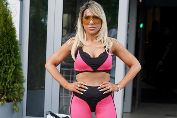 ONA JE PRAVI SKANDAL MAJSTOR: Voditeljka uhvaćena na delu, svima odlučila da pokaže ko je Jovana Jeremić!