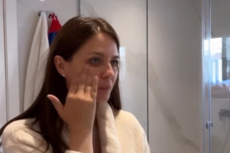Nina Janković bez šminke