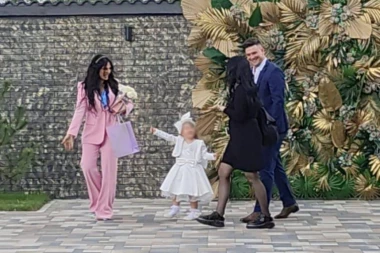 ZORICA I KEMIŠ KRSTE UNUKU! Ćerka Zlata i njen suprug ne skidaju osmehe s lica, ponosni deda NAZDRAVLJA za mezimicu! (PARAPACO)