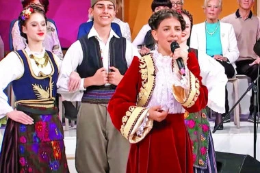 OVO SE NE PROPUŠTA! Devojčica anđeoskog glasa pevaće Božićne pesme: Pavlina Radovanović nastupa na Javnom servisu - EVO KADA JE MOŽETE GLEDATI I SLUŠATI!