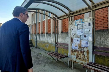 PREDSEDNIK PLAKAO SA PORODICAMA UBIJENIH! Vučić obišao Malo Orašje i Dubonu!