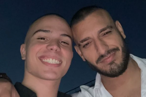 VOJAŽ IZNENADIO MAJKU ZA 50. ROĐENDAN: Doveo joj Darka Lazića, napravio RUSVAJ, a onda sve raznežio EMOTIVNOM objavom sa bakom!