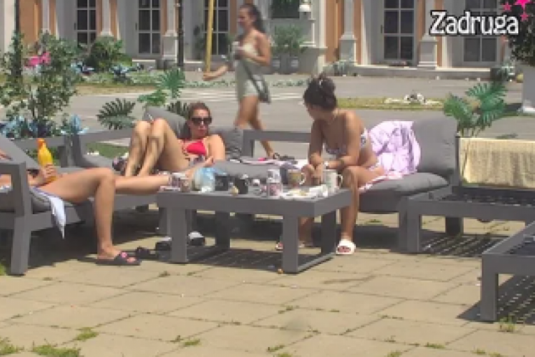 Milica Veselinović ponosno pokazala višak kilograma