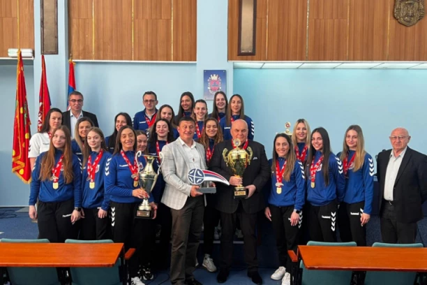 PALMA PRIREDIO PRIJEM ZA PAMĆENJE! Rukometašicama poručio: Vi ste neko ko donosi radost i sreću