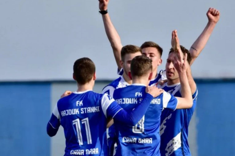 NAKON NEUSPEŠNE SEZONE, OKREĆU NOVI LIST: Užurbano se radi na "Stamford bridžu" - dvojica novajlija su već angažovana! (FOTO GALERIJA)