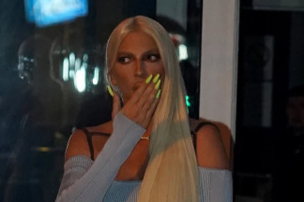 ŠOK-OBRT! Jelena Karleuša najavila OTKAZIVANJE albuma zbog LINČA, isprozivala kolege što je NE BRANE! (FOTO)