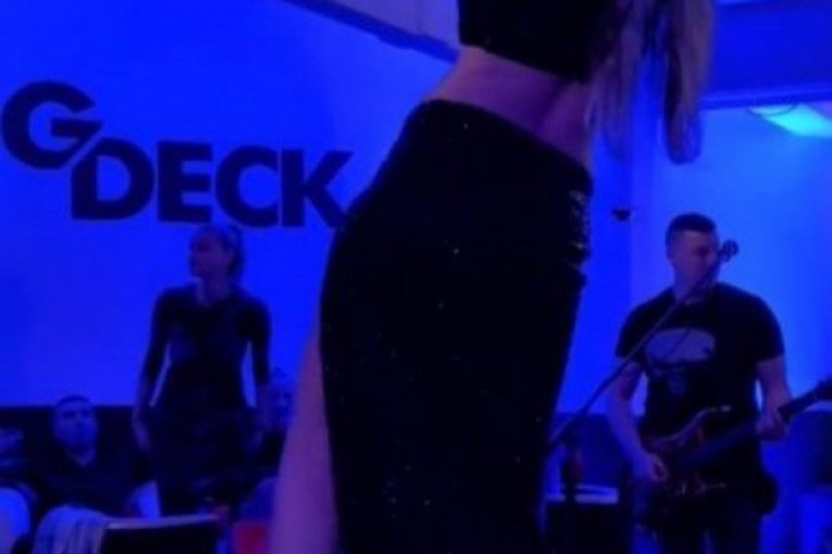 Prljave noge Tee Tairović