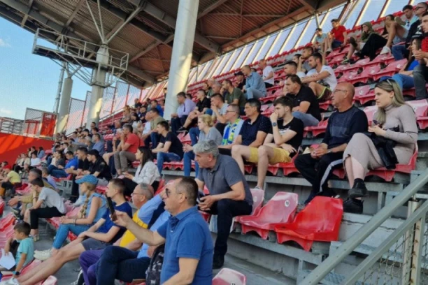 NOVI DETALJI INCIDENTA SA UTAKMICE! Optužnica za navijača FK "Zemuna" zbog napada na golmana - sa fantomkom upao na teren!