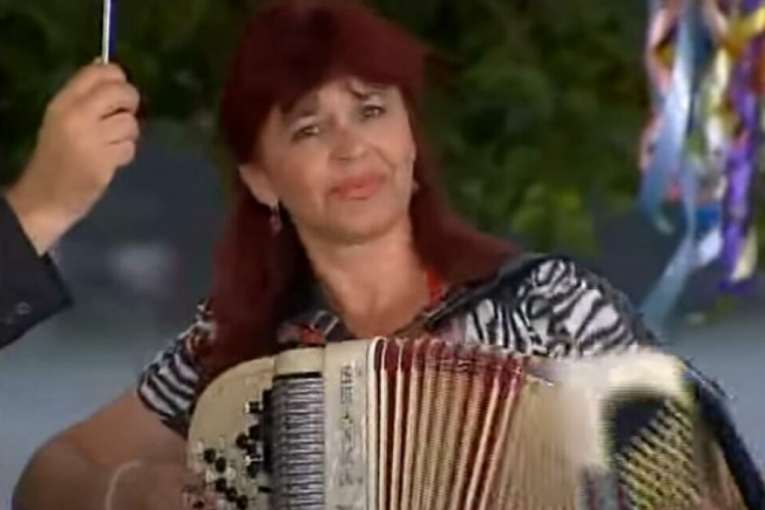 Branka Lolić, Baćina majka