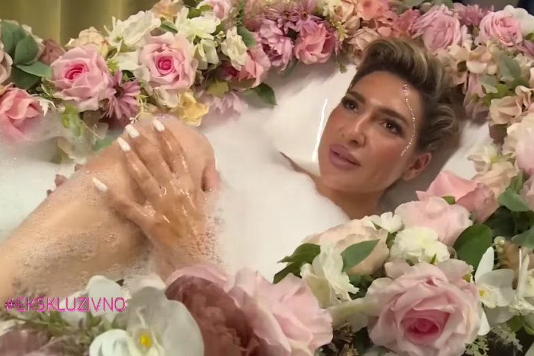 Jovana Jeremić se u emisiji gola kupa u kadi